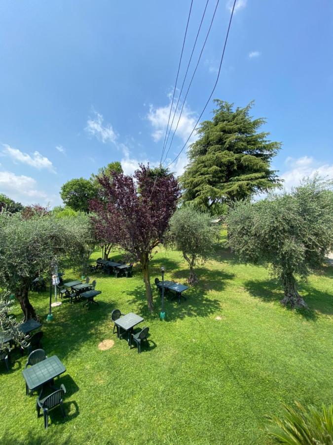Albergo La Pescatrice Moniga del Garda Extérieur photo