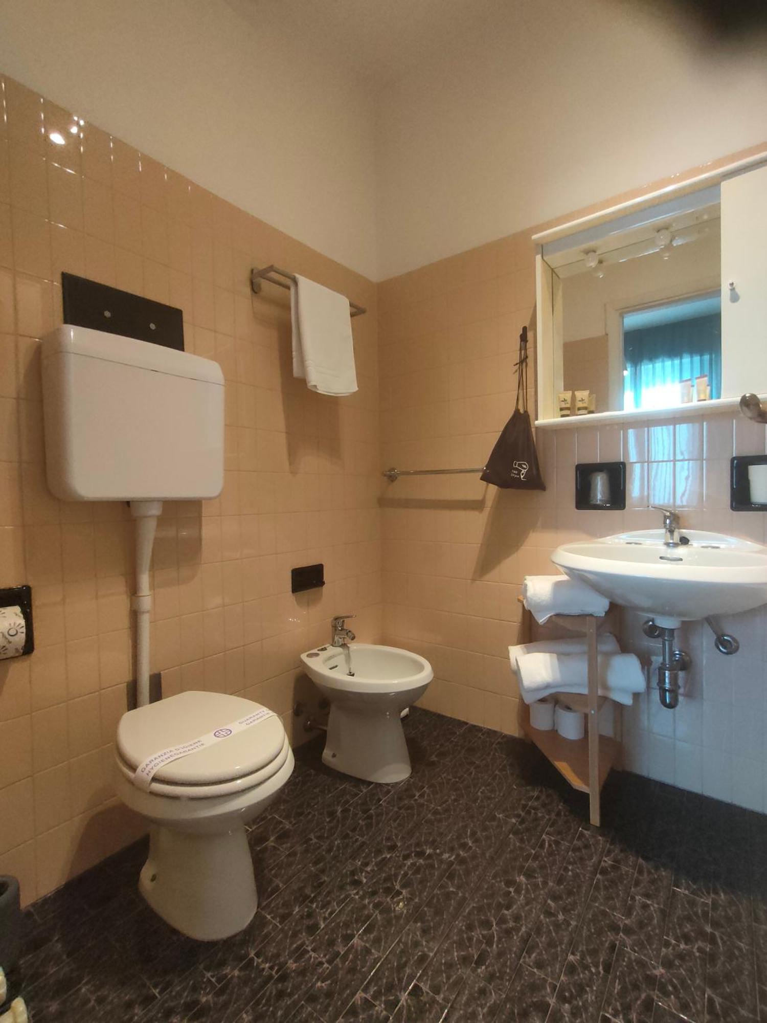 Albergo La Pescatrice Moniga del Garda Chambre photo